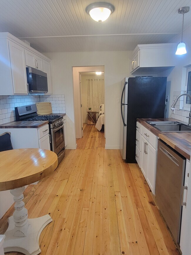 Building Photo - 505 W Spokane Ave