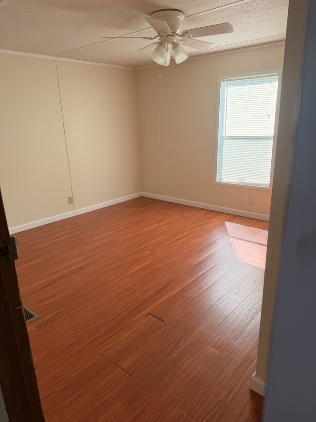 Building Photo - 67 Walnut Dr