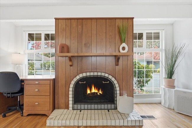 Building Photo - 5330 SW Mayfair Ct