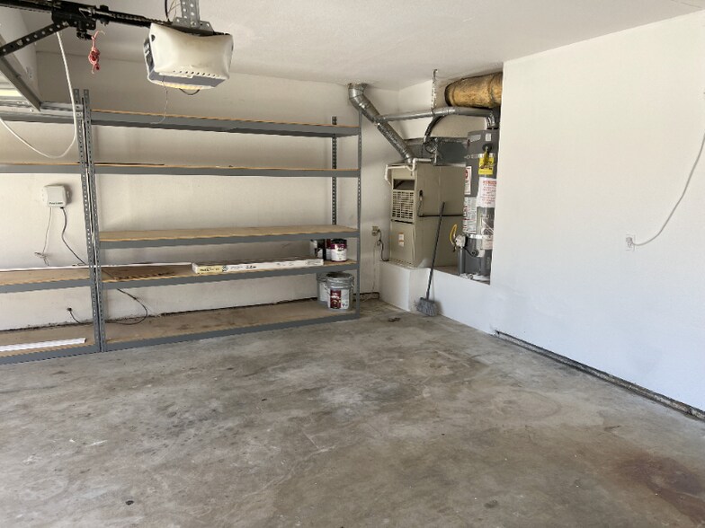 Building Photo - 24430 Robinwood Dr