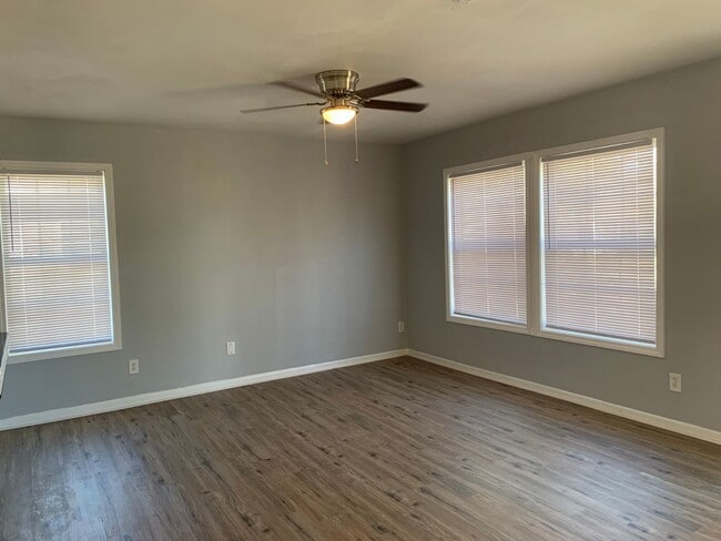 Building Photo - 3629 Lawnview St