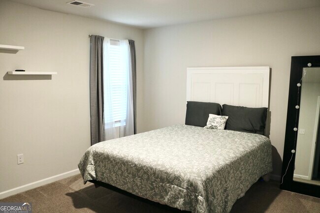 Building Photo - 204 River Meadow Dr