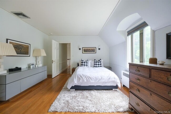 Building Photo - 10 Ridge Pl