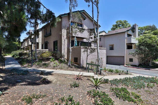 Building Photo - La Jolla Townhome with Garage & Private Deck