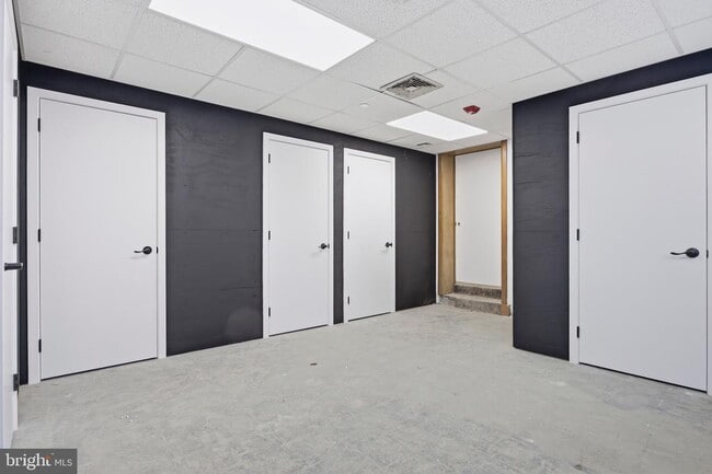 Building Photo - 100 W Front St