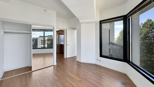Building Photo - VIEWS from this Renovated & Spacious Apartment at Pacific Park Plaza