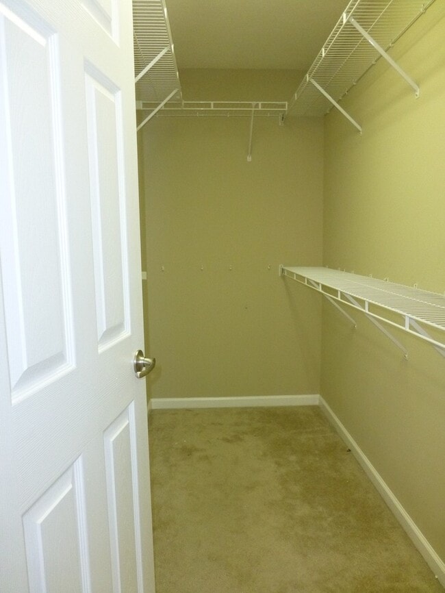 Building Photo - Spacious 3-Bed, 2-Bath Townhouse with Bonus Room & 2-Car Garage in North Knoxville