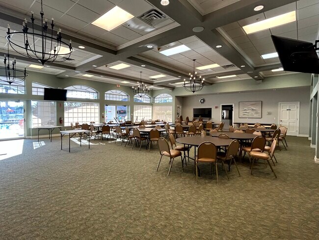 Building Photo - 7871 Lake Sawgrass Loop