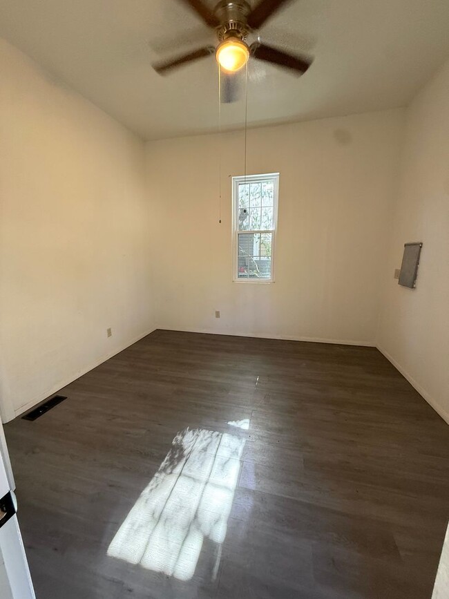 Building Photo - 918 S 19th St