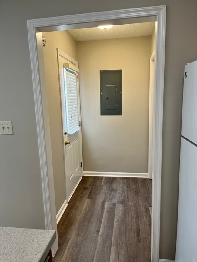 Building Photo - 166 Carlyle Cir