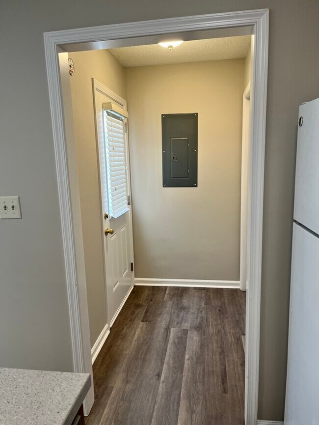 Building Photo - Forest Acres Townhouse
