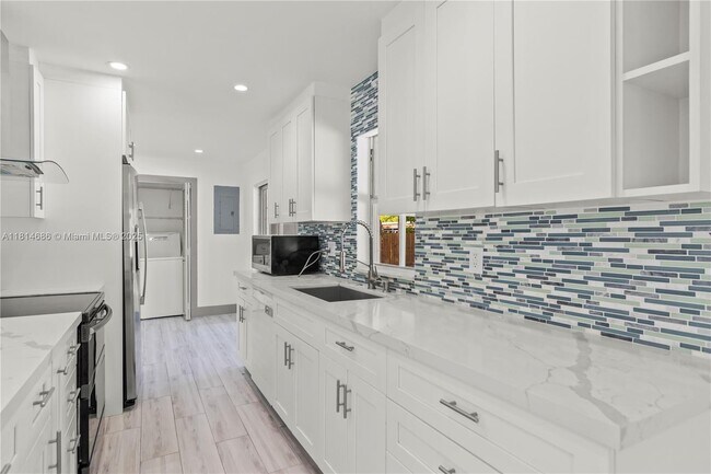 Building Photo - 7913 NW 72nd Ave