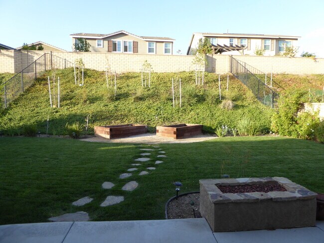 Building Photo - River Village 4 Bedroom Home in Santa Clarita.