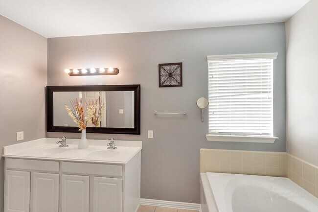 Building Photo - 16222 Wilmington Park Ln