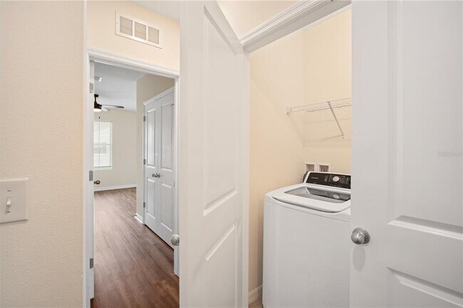 Building Photo - 8619 Falling Blue Pl