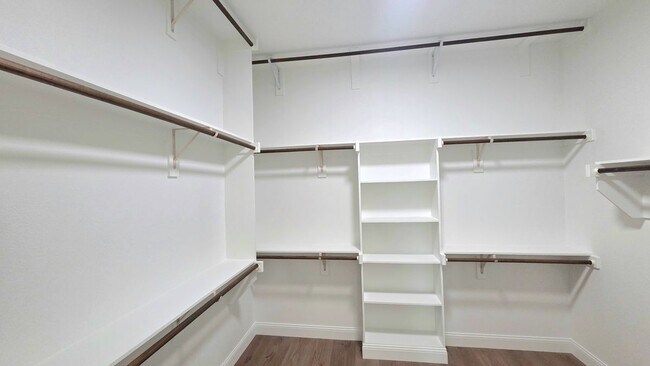 Building Photo - 2206 Hartley Dr