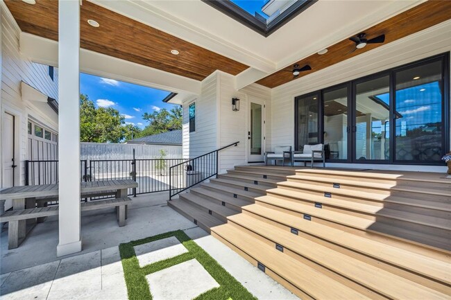 Building Photo - 3115 Castlewood St