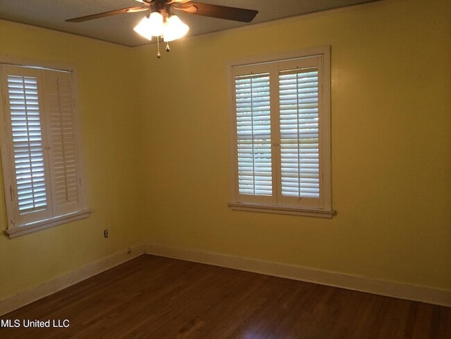 Building Photo - 4056 Redwing Ave