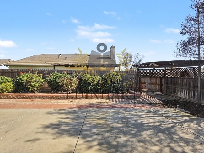 Building Photo - 5774 N State St