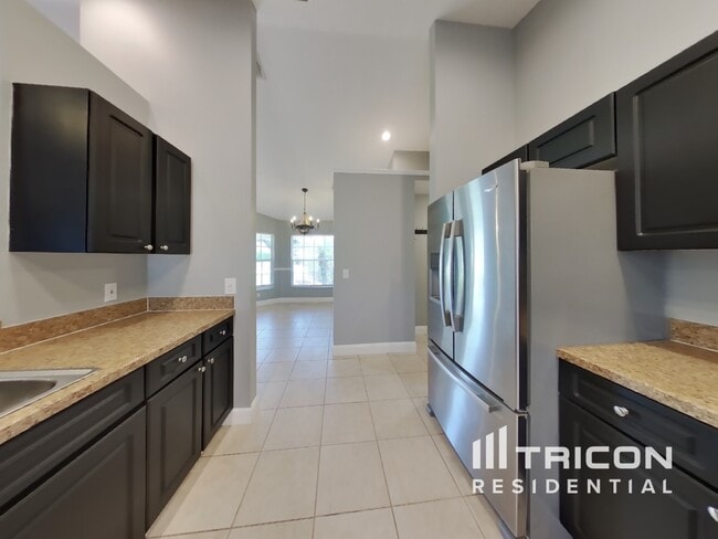 Building Photo - 363 Vail Dr