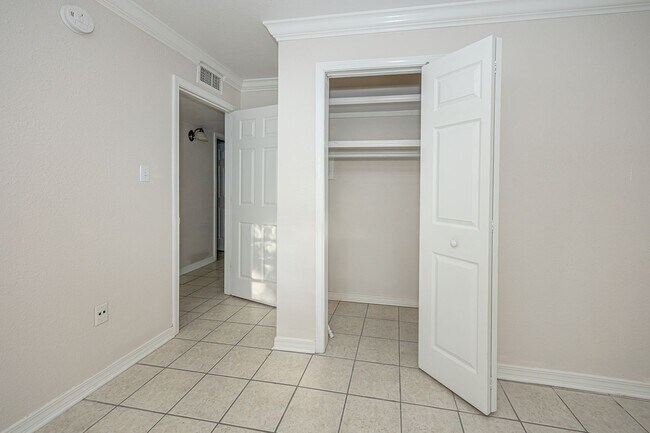 Building Photo - 3 Bed 2 Bath home in Pascagoula near the beach.