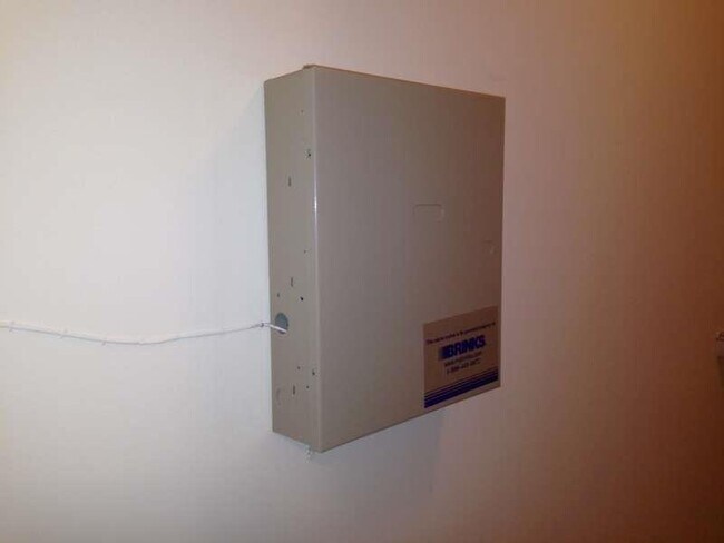 Building Photo - 331 Village Dr