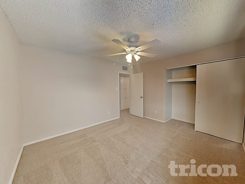 Building Photo - 13129 N 21st Dr