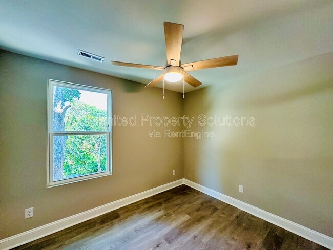 Building Photo - 312 Wood Dale Dr