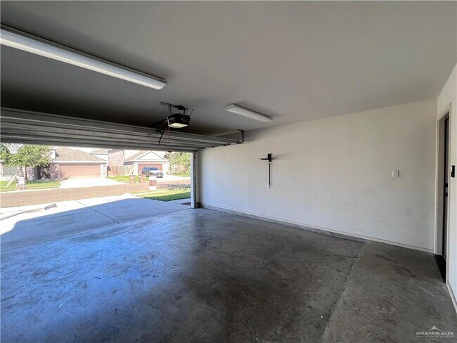 Building Photo - 31 Butkus Dr