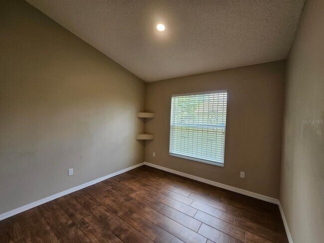 Building Photo - 1528 Ridge Pointe Dr