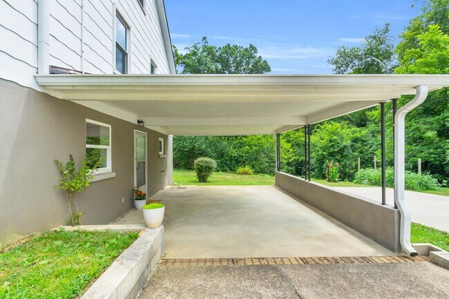 Building Photo - Easy Living in Red Bank!