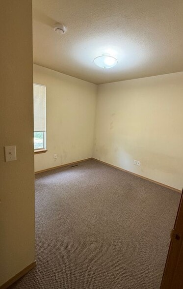 Building Photo - 594 Shadowrock Dr