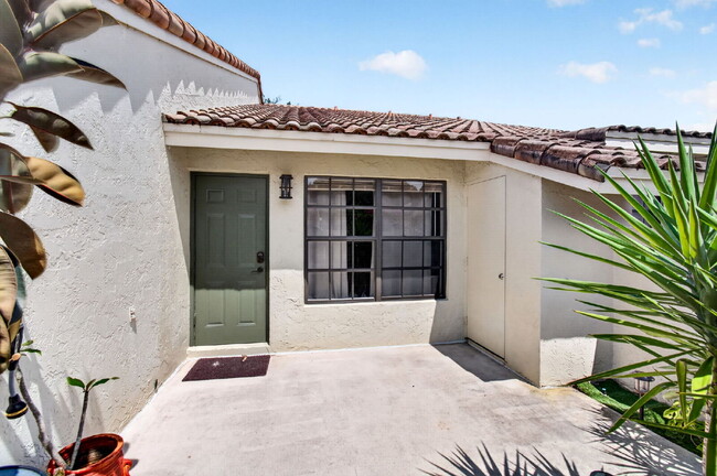 Building Photo - 460 Hardwood Pl