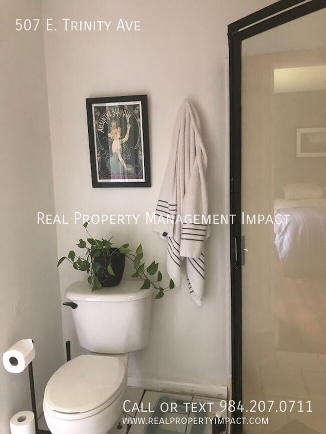 Building Photo - MOVE IN SPECIAL:  $200 OFF RENT Renovated,...
