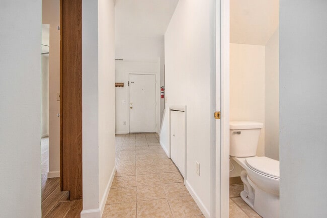 Building Photo - 3406 Kenbrooke Ct