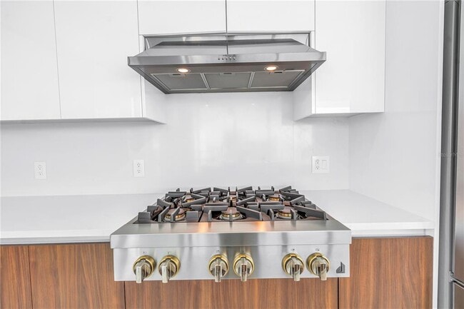 Building Photo - 400 Central Ave