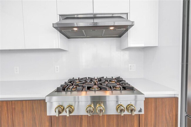 Building Photo - 400 Central Ave