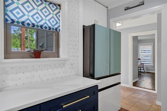 Building Photo - 3816 Collinwood Ave