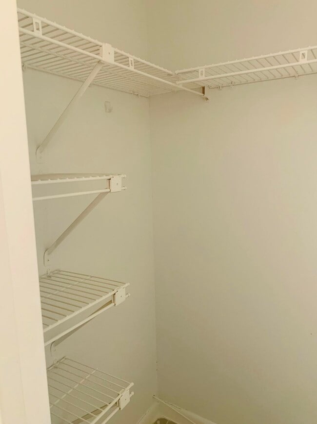 Building Photo - 7 Suffolk A