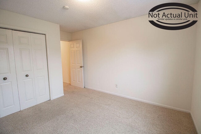 Building Photo - 1913 Greenleaves Ct