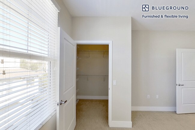 Building Photo - 1000 Lupine