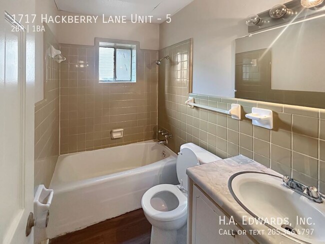 Building Photo - 1717 Hackberry Ln