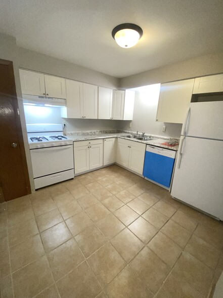 Kitchen - Evergreen Terrace Apartments