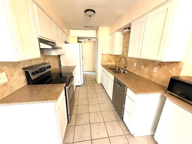 Building Photo - 2021 Clubview Dr