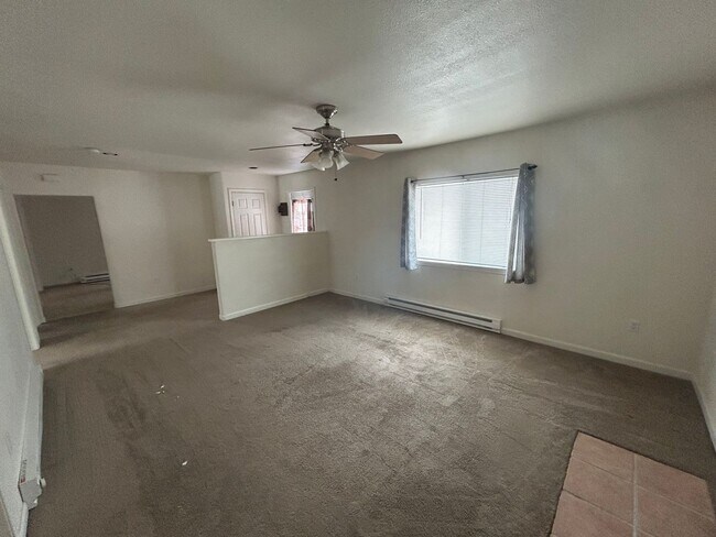 Building Photo - 700-704 S Columbus Triplex - Martin