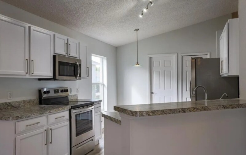 Building Photo - 200 Tree Branch Ln