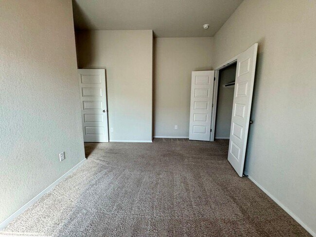 Building Photo - 295 Rimrock Ct