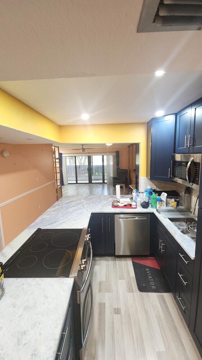 Building Photo - 1021 Mockingbird Ln
