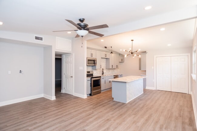 Building Photo - 2184 3rd St