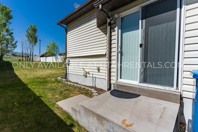Building Photo - 692 E 180 N